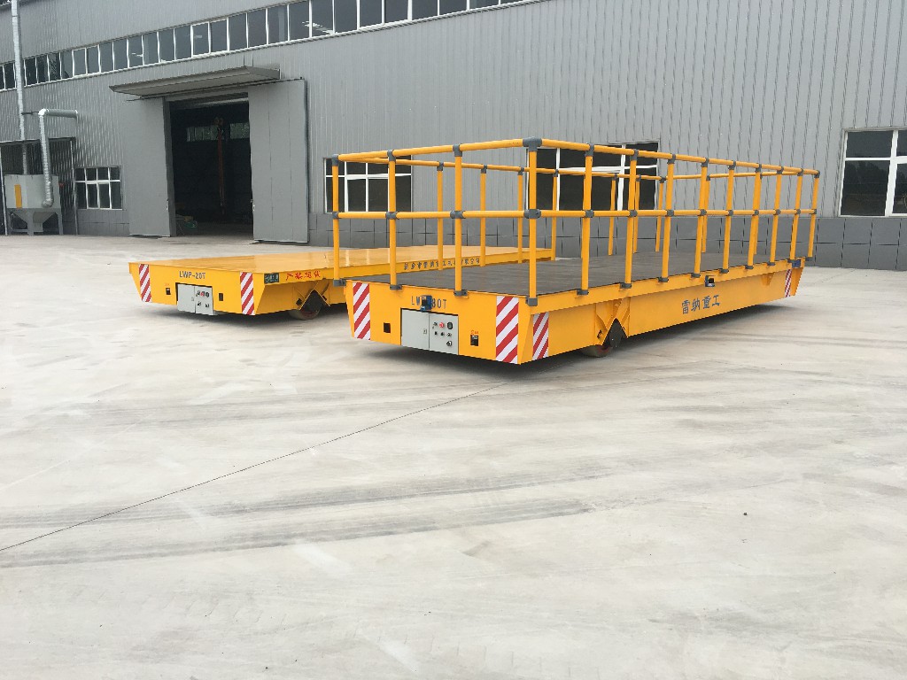 加裝護欄及防撞功能的無(wú)軌電動(dòng)平車(chē)