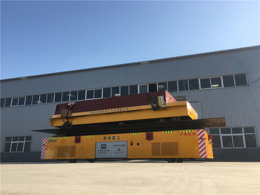 無(wú)軌膠輪運輸車(chē) 載重40噸雷達避障 推桿遙控操作